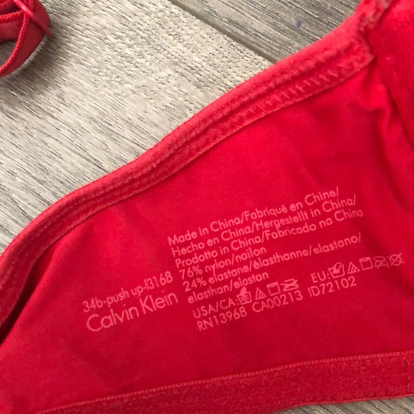 CALVIN KLEIN 34B RED PUSH-UP - Picture 3 of 5